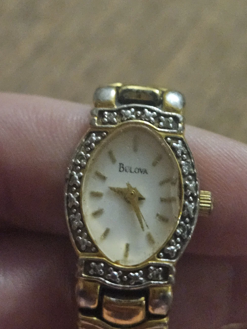 Bulova Vintage Gold Tone Quartz Bracelet Watch Silver X Accent Bezel Pearl Dial